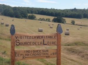 Apparemment, plusieurs sites se disputent le point de départ de la Loire.